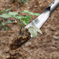 Herramientas de jardinería: pala para desbrozar, paleta y rastrillo.