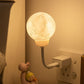 Luz nocturna inteligente con forma de luna y activación por voz