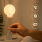 Luz nocturna inteligente con forma de luna y activación por voz
