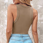 Camiseta sin mangas de canalé con sujetador con repisa para mujer