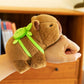 Peluche de carpincho que hace girar la col