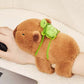 Peluche de carpincho que hace girar la col