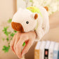 Peluche de carpincho que hace girar la col