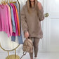 Conjunto elegante de sudadera y pantalón para muje