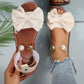 Elegantes sandalias con tira al tobillo y perlas.