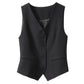 Elegante chaleco de mujer con cuello en V y botones en la parte delantera.