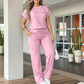 Conjunto de mujer compuesto por una camiseta informal de manga corta y unos pantalones de pierna anch