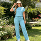 Conjunto de mujer compuesto por una camiseta informal de manga corta y unos pantalones de pierna anch