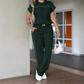 Conjunto de mujer compuesto por una camiseta informal de manga corta y unos pantalones de pierna anch