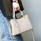 Elegante bolso tote para mujer con dije de corazón brillante