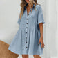 Vestido midi de manga corta con cuello de camisa y botone